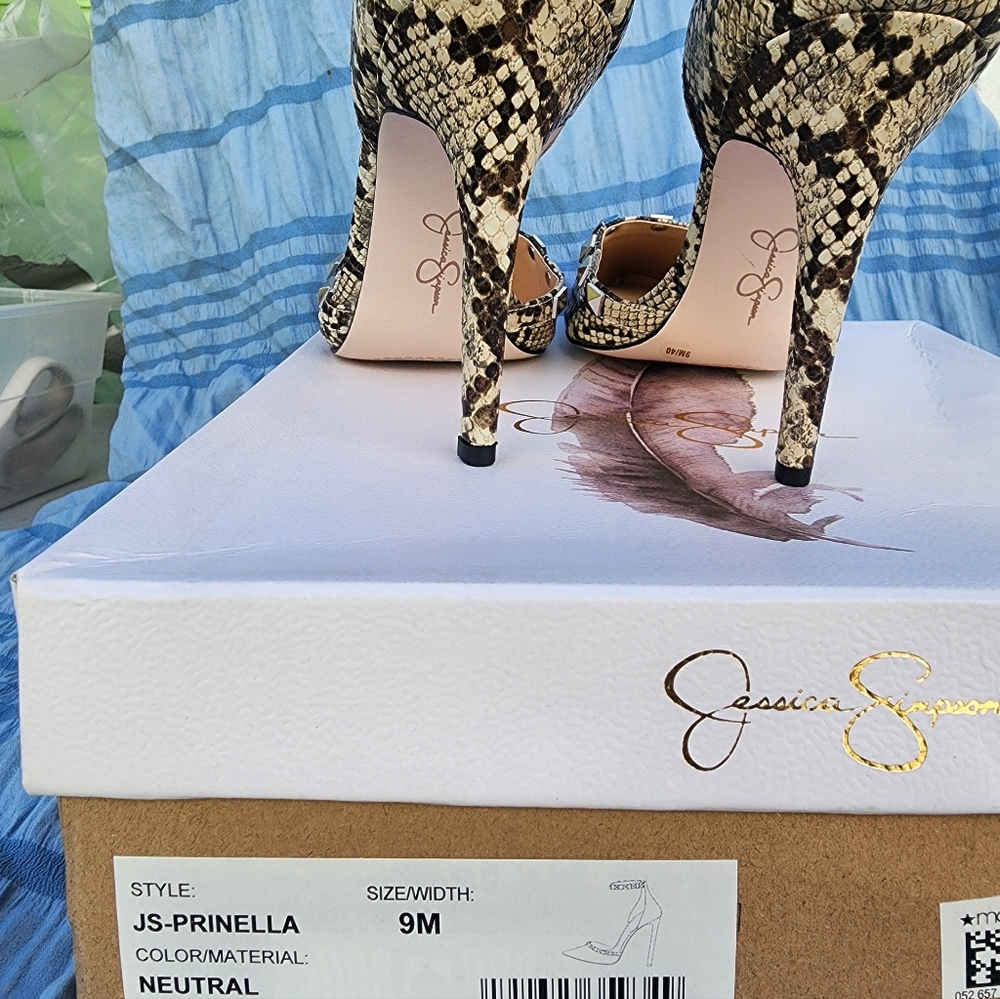 NWT JESSICA SIMPSON HEELS SIZE 9 PYTHON PRINT ZIP… - image 4
